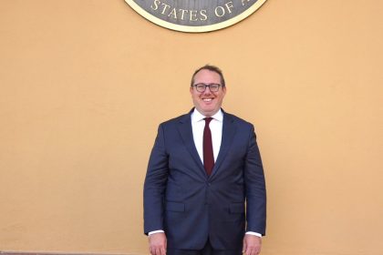 السفارة الامريكية: القائم بالأعمال الجديد "جوشوا هاريس" يباشر مهام عمله