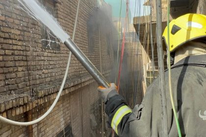 مصدر بشأن أعمدة الدخان وسط بغداد: حريق بنفايات في الشورجة وتمت السيطرة عليه