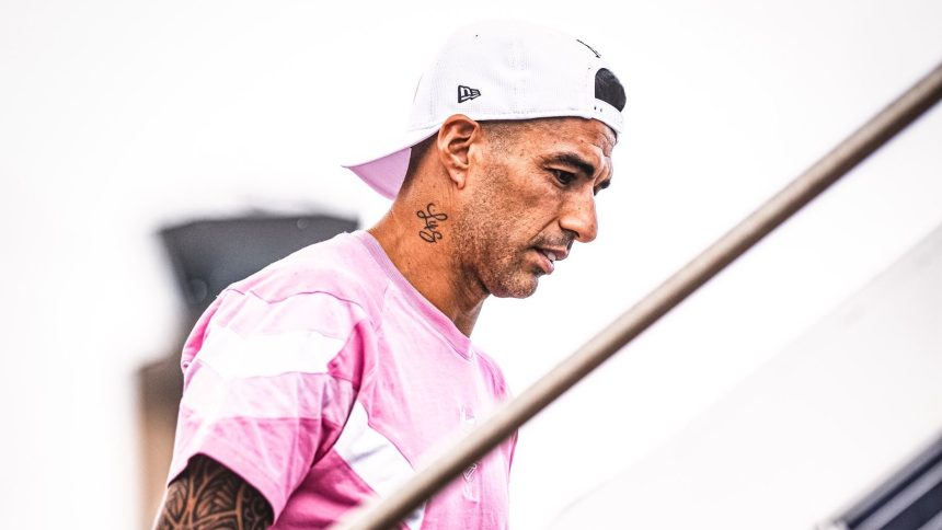 سواريز يعتذر عن فعله المشين: كانت لحظة توتر وإحباط