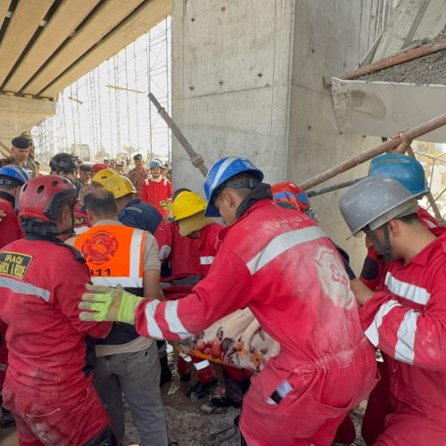 مديرية الدفاع المدني في كربلاء تعلن إنقاذ (7) أشخاص من تحت انقاض مجسّر الحسينية المنهار