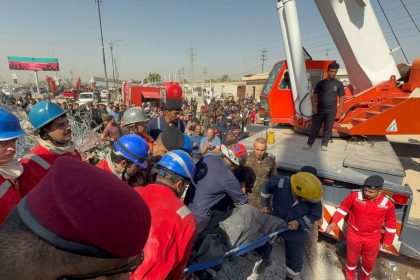 مديرية الدفاع المدني في كربلاء تعلن إنقاذ (7) أشخاص من تحت انقاض مجسّر الحسينية المنهار