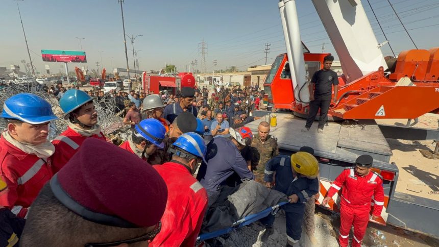 مديرية الدفاع المدني في كربلاء تعلن إنقاذ (7) أشخاص من تحت انقاض مجسّر الحسينية المنهار