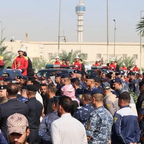 بحضور وزير الداخلية.. مراسيم تشييع ضابطين استشهدا في النزاع المسلح شرقي بغداد (صور)