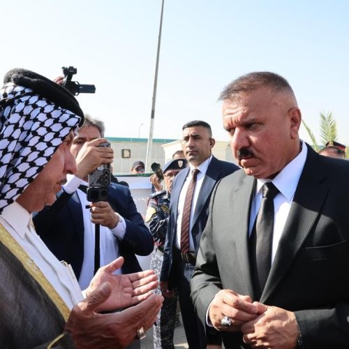 بحضور وزير الداخلية.. مراسيم تشييع ضابطين استشهدا في النزاع المسلح شرقي بغداد (صور)