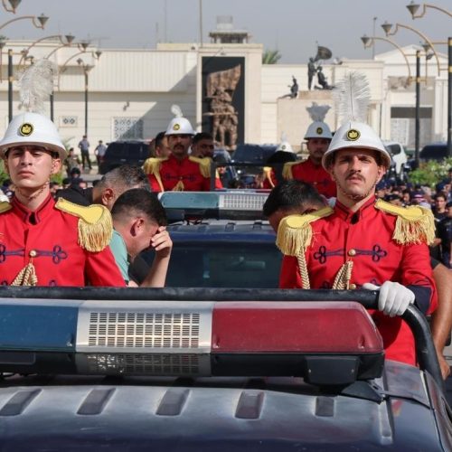 بحضور وزير الداخلية.. مراسيم تشييع ضابطين استشهدا في النزاع المسلح شرقي بغداد (صور)