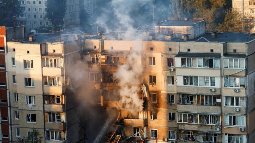 هجوم روسي "كبير" على كييف.. وتضرر مقر الحكومة