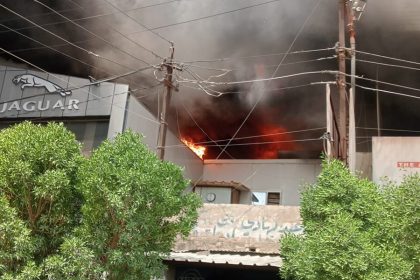 اندلاع حريق داخل مجمع للأدوات الاحتياطية للسيارات ضمن منطقة الكرادة وسط بغداد