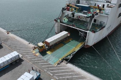 الإمارات ترسل 2500 طن من المساعدات لأفغانستان