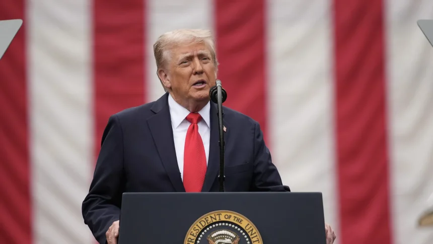 ترامب: سأفرض عقوبات على روسيا إذا توقفت دول "الناتو" عن شراء النفط منها