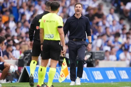 بعد الاعتراف رسميًا بالخطأ.. عقوبات قوية تنتظر حكام مباراة ريال مدريد وسوسييداد