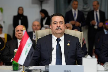 السوداني يعود إلى بغداد بعد اختتام مشاركته في القمة العربية الإسلامية الطارئة