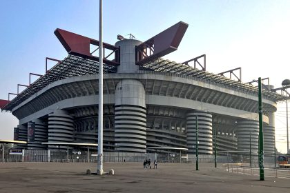 ميلان وإنتر يتفقان على بيع سان سيرو