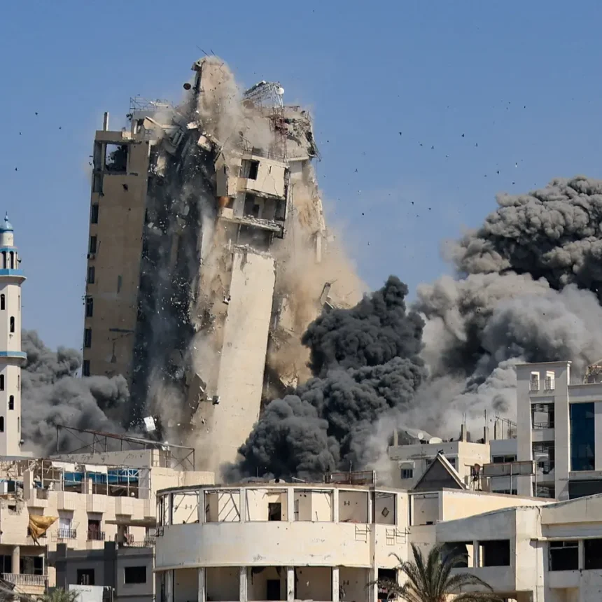 "أطفال تحولوا إلى أشلاء".. الدمار يخيم على مدينة غزة