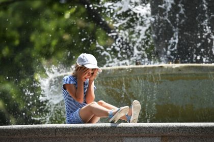 وفاة 1147 شخصا على الأقل.. الحر يبطش بالإنجليز