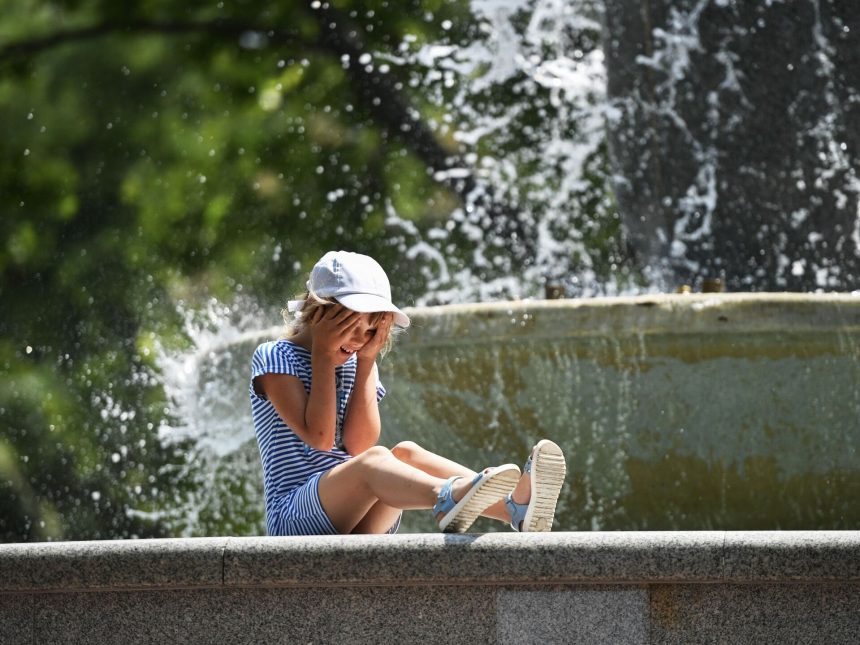 وفاة 1147 شخصا على الأقل.. الحر يبطش بالإنجليز