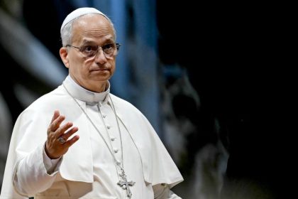 البابا يندد بإجبار سكان غزة على النزوح