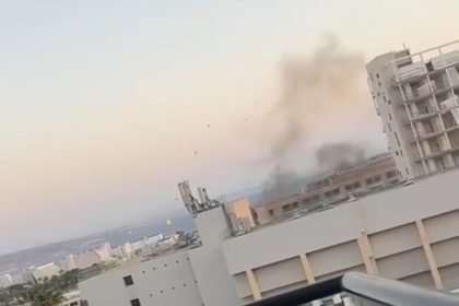 اعلام اسرائيلي: مسيرة يمنية انفجرت عند مدخل فندق في إيلات على البحر الأحمر