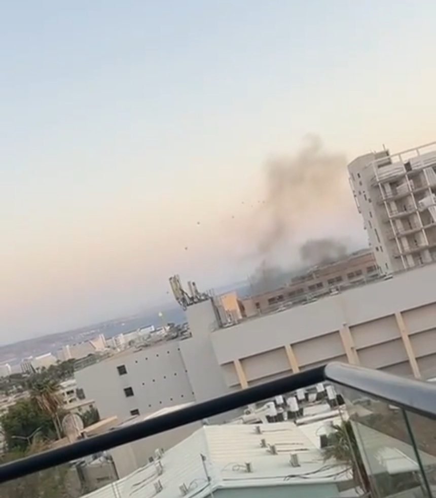 اعلام اسرائيلي: مسيرة يمنية انفجرت عند مدخل فندق في إيلات على البحر الأحمر