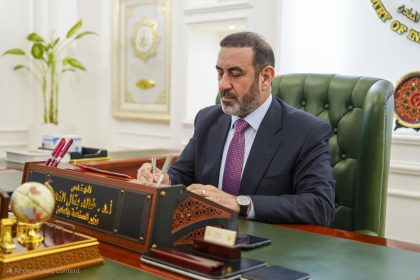 وزير الصناعة يرد: لم يُتخذ اي قرار بتصفية شركات الوزارة وأبعدوا المنابر عن السياسة