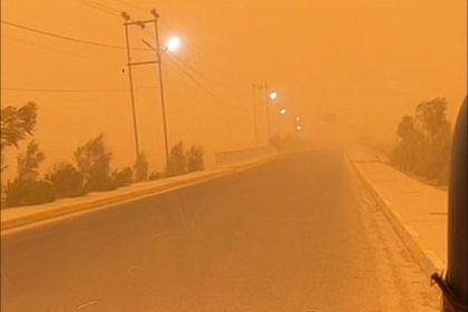 بالتزامن مع موجة الغبار الكثيفة.. المرور للسائقين: قللوا السرعة واتركوا مسافة أمان كافية