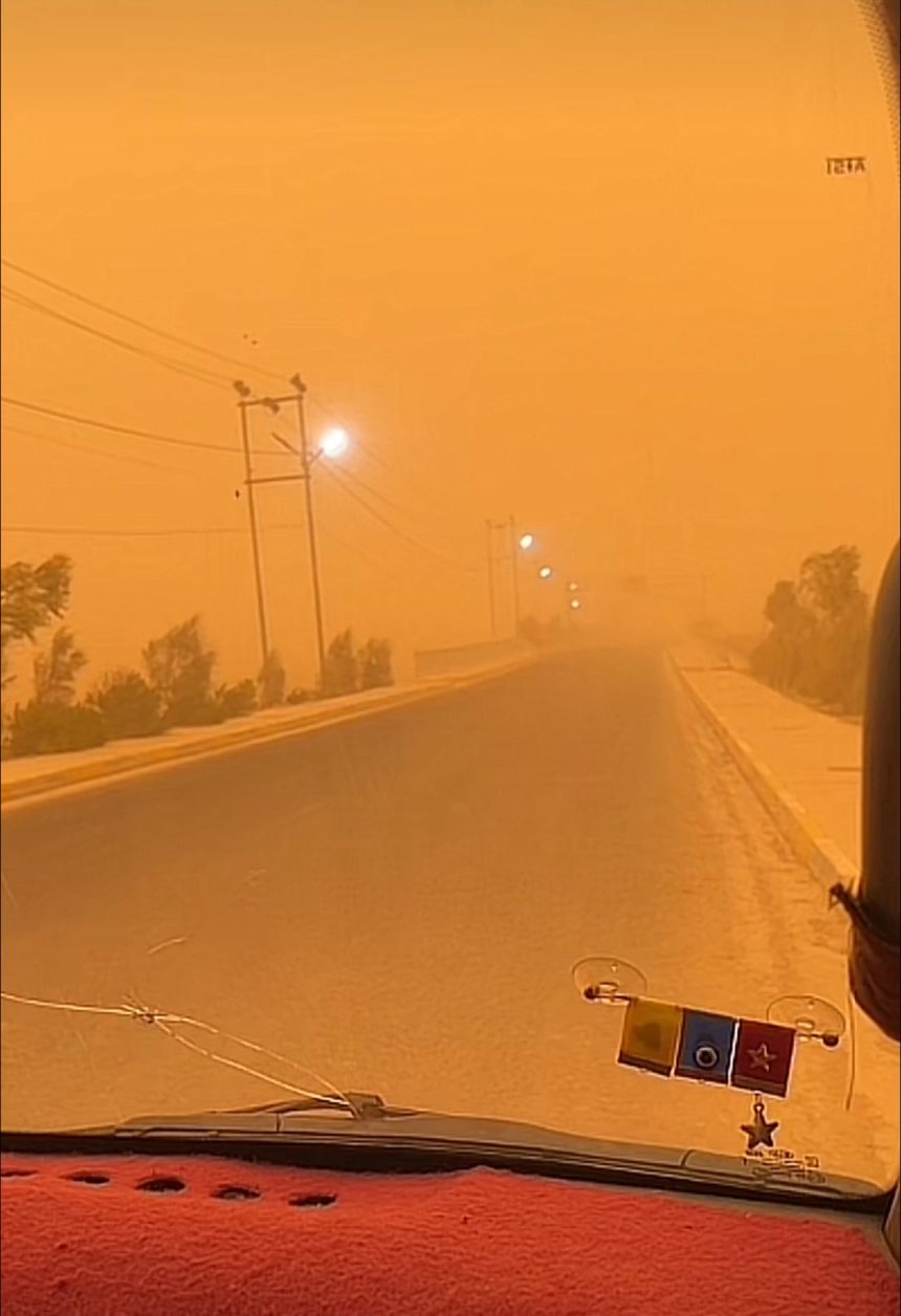 بالتزامن مع موجة الغبار الكثيفة.. المرور للسائقين: قللوا السرعة واتركوا مسافة أمان كافية