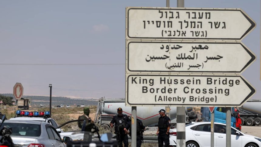 الأردن: ستتم إعادة فتح جسر الملك حسين أمام حركة المسافرين يوم غد الأحد