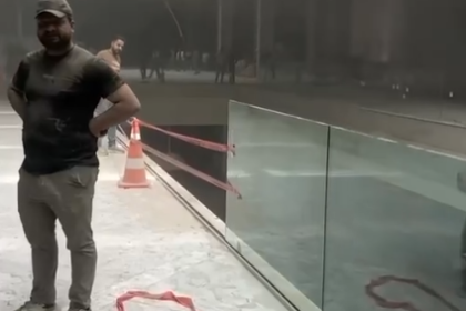 إخماد حريق اندلع داخل مول وسط بغداد