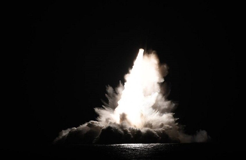 الجيش الأمريكي يختبر صواريخ باليستية عابرة للقارات قبالة فلوريدا وينفي ارتباطها بأي "أحداث عالمية"