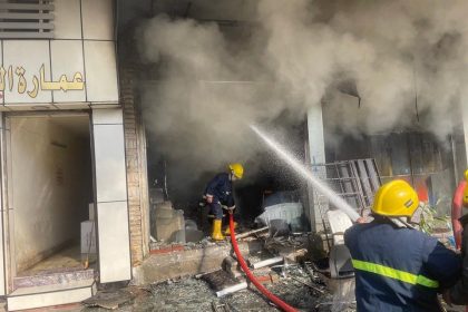إخماد حريق اندلع داخل معرض للأثاث في بابل