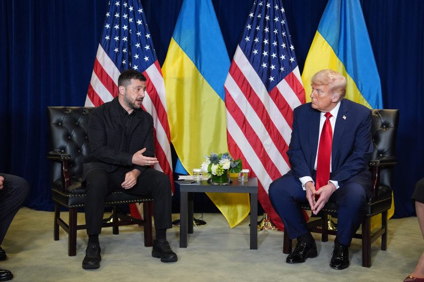 زيلينسكي يطلب من ترامب صواريخ من طراز "توماهوك" لإجبار بوتين على صنع السلام