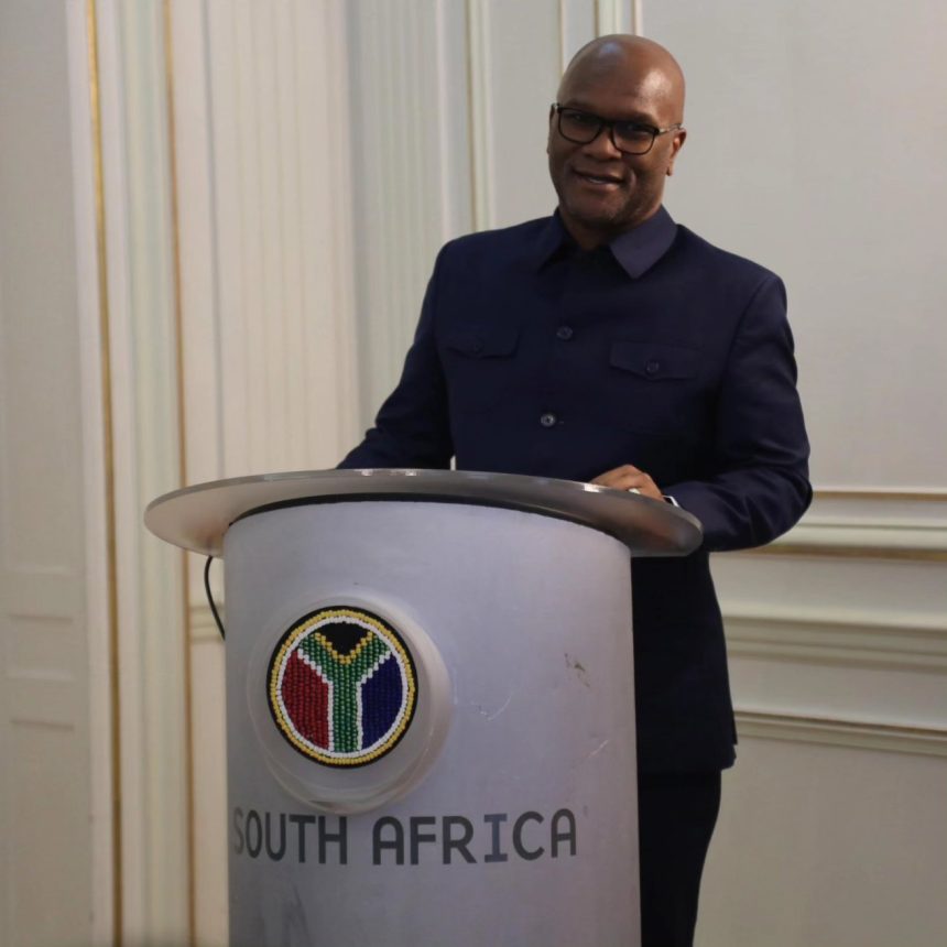 رويترز: العثور على سفير جنوب إفريقيا في باريس ميتا بعد سقوطه من الطابق 22 بأحد الفنادق