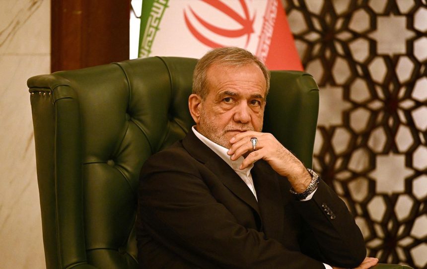 بزشكيان: إيران لن ترضخ للضغوط الدولیة