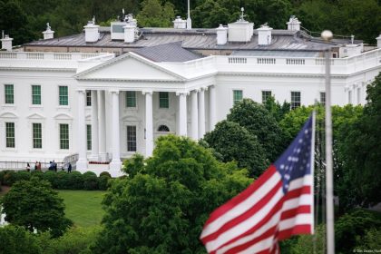 ‌‏البيت الأبيض: ترامب يوقع أمرا يعتبر أي هجوم على قطر أو سيادتها تهديدا لأمن أميركا