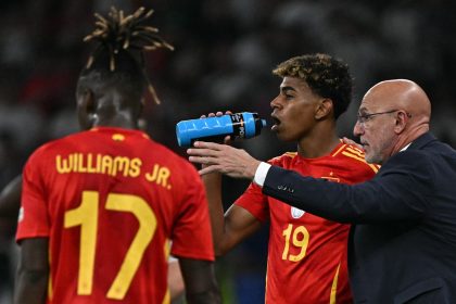 دي لا فوينتي يعاند فليك باستدعاء يامال