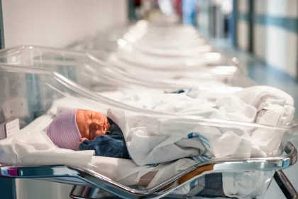 محكمة اتحادية: إدارة ترامب لا يمكنها إنهاء حق الجنسية بالولادة