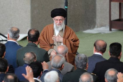 صحيفة إيرانية مقربة من المرشد: المواجهة المحتملة بين إيران وأميركا وإسرائيل مرجحة جداً