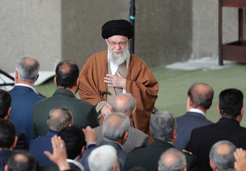 صحيفة إيرانية مقربة من المرشد: المواجهة المحتملة بين إيران وأميركا وإسرائيل مرجحة جداً