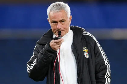 صداع وآلام وحمى.. "فيروس" يضرب مورينيو ولاعبي بنفيكا