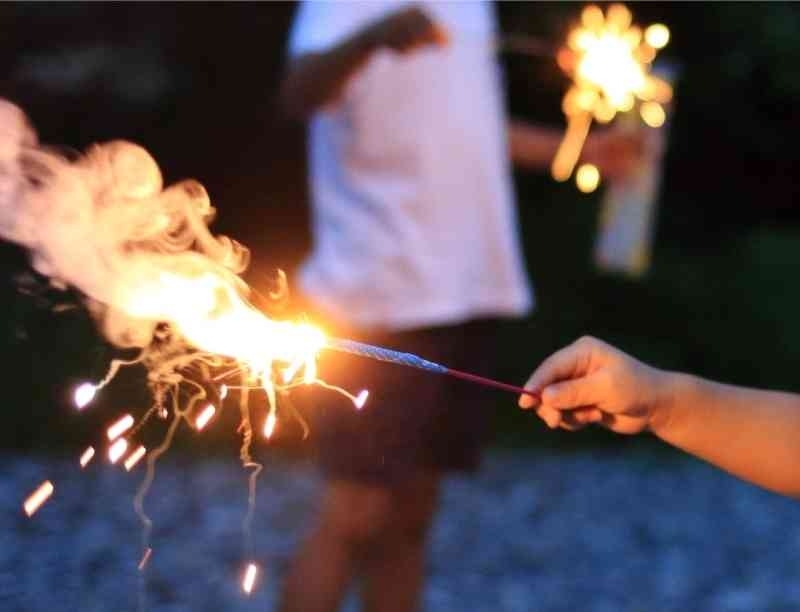 الداخلية: منع بيع الألعاب النارية والمحرضة على العنف