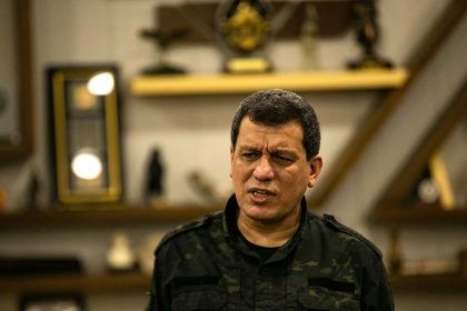 شبيهة بإقليم كردستان.. قائد قوات سوريا الديمقراطية يطالب بإقامة منطقة حكم ذاتي في سوريا