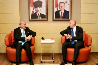 وزير الخارجية يصل أنقرة على رأس وفد لبحث ملف المياه