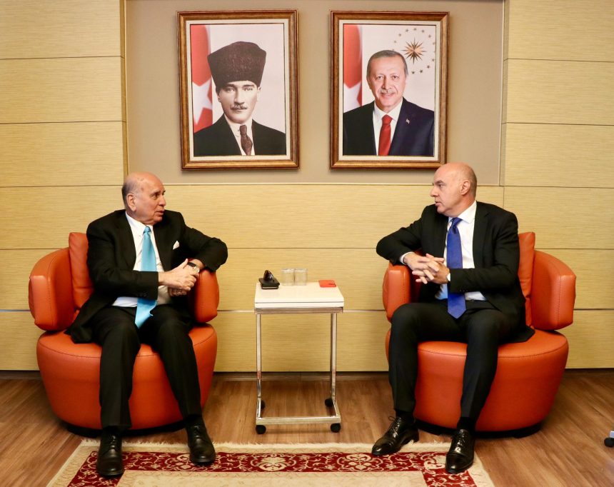 وزير الخارجية يصل أنقرة على رأس وفد لبحث ملف المياه