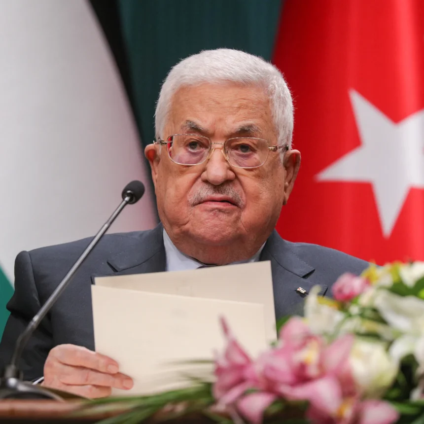 الرئيس الفلسطيني: نأمل أن يسود الأمن والسلام بيننا وبين إسرائيل