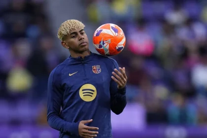 لامين يامال يهدد برشلونة: فليك ليس عادلاً وباريس جاهز