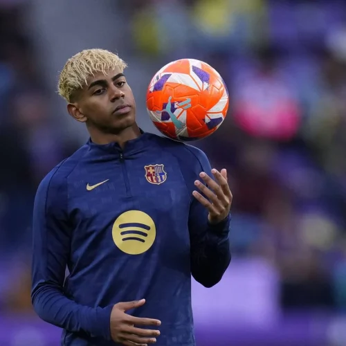 لامين يامال يهدد برشلونة: فليك ليس عادلاً وباريس جاهز