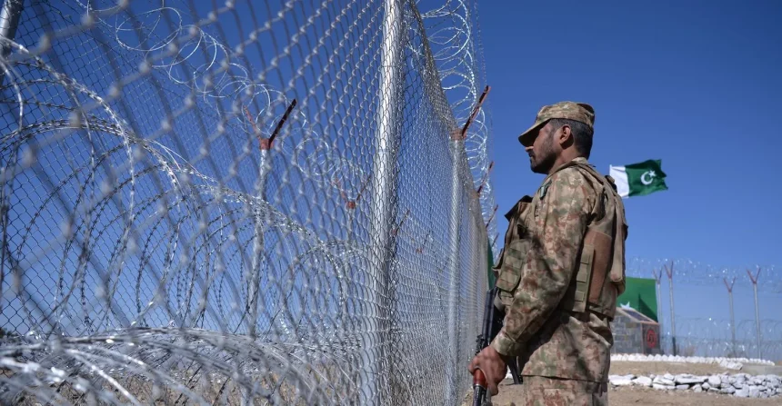 مقتل 58 جنديًا باكستانيًا في اشتباكات حدودية مع القوات الأفغانية