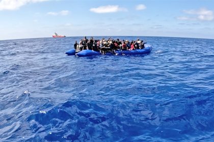 سفارة العراق في طرابلس: العثور على 12 مهاجرًا عراقيًا دخلوا ليبيا بطرق غير قانونية