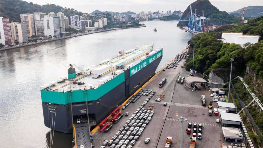 الصين تبدأ فرض رسوم الموانئ على السفن الأمريكية