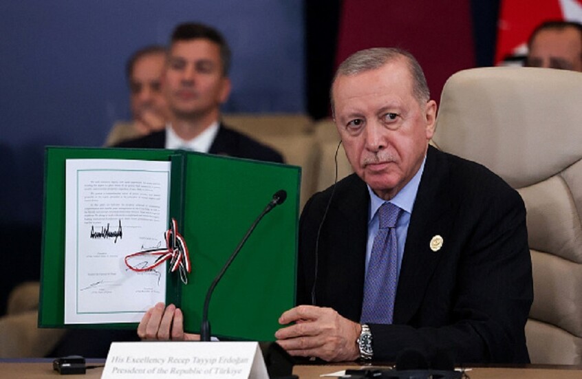 "الثمن سيكون باهظا".. أردوغان يُحذّر إسرائيل بعد توقيع "اتفاق السلام" في شرم الشيخ