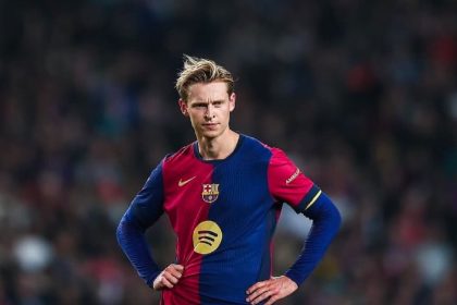 بشرط جزائي خيالي.. برشلونة يجدد عقد لاعبه فرينكي دي يونغ